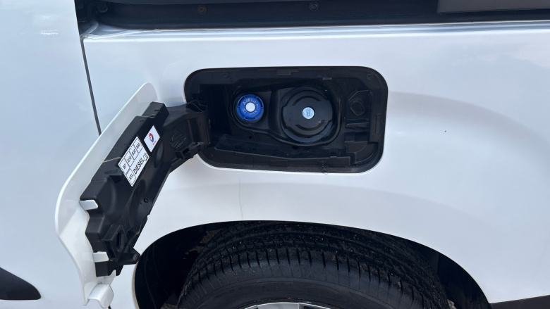 Peugeot Partner Standard Diesel 1000 1.5 BlueHDi 100 Professional Van